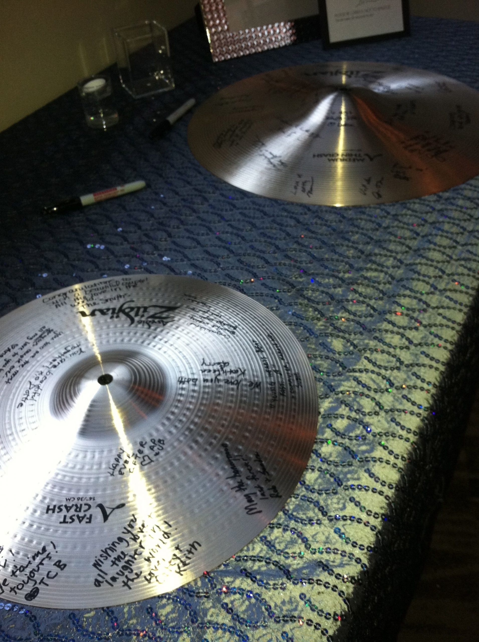 drum wedding guest book 2 Pleanálaithe bainise Phuket & Só Eagraí Imeacht