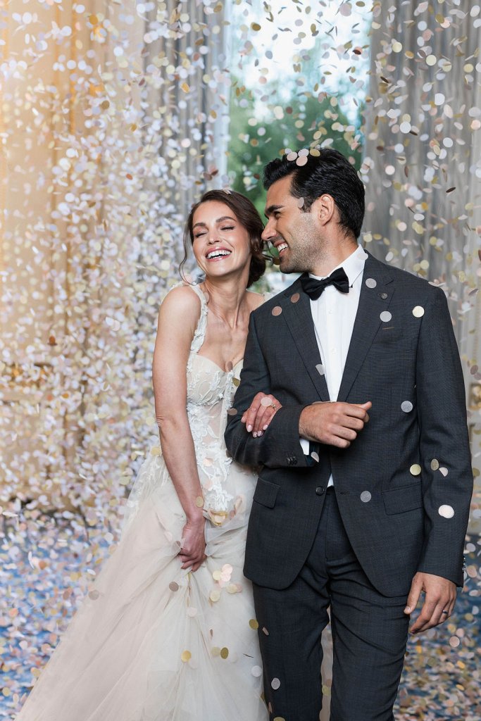 confetti wedding photo