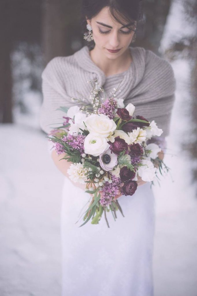 elegant white and lavender winter wedding bouquet ideas