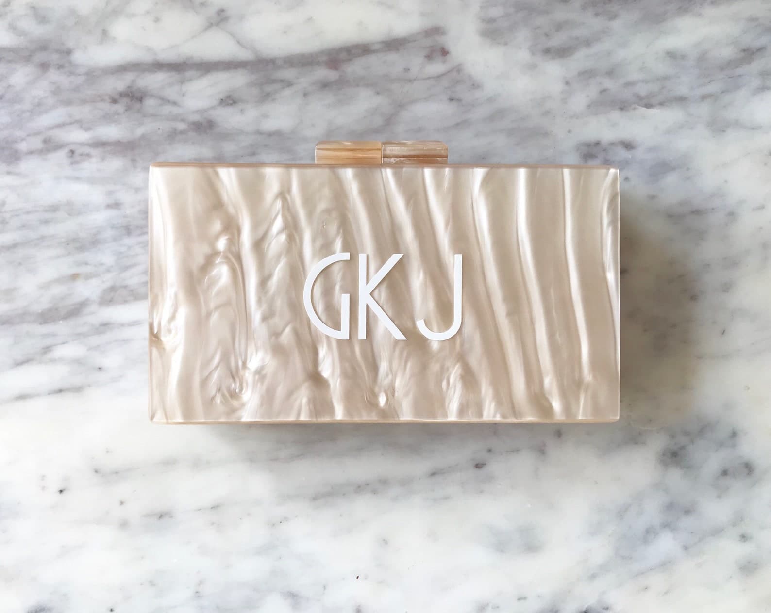 アクリルイニシャルクラッチバッグ