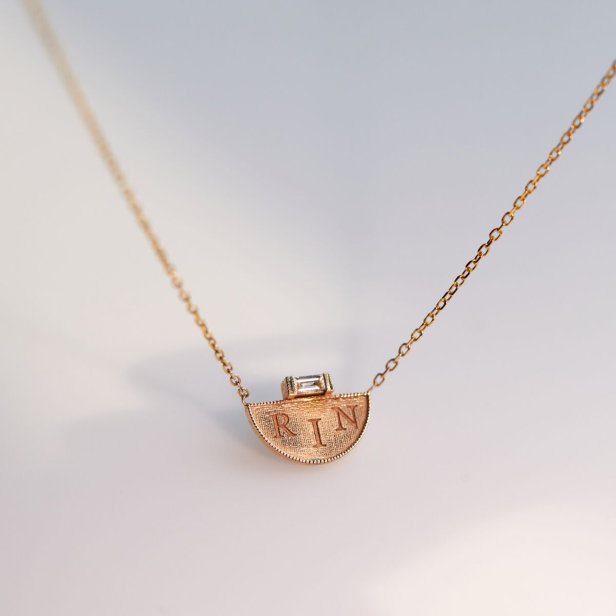 イニシャルネックレス