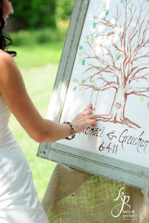 DIY wedding guest ideas with fingerprint design