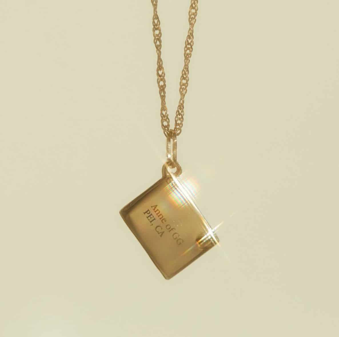 gold mail necklace